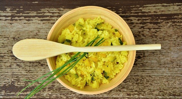 Risotto mit Bergkas, Dörrobstconfit und Kartoffelhaut